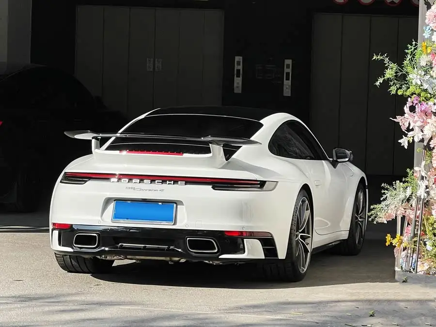 بورش 911 طراز 2023 كاريرا 4 3.0T