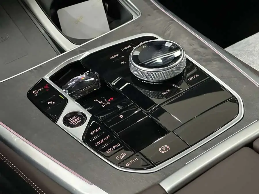 بي إم دبليو X5 2023 xDrive 30Li حزمة M الرياضية الفاخرة