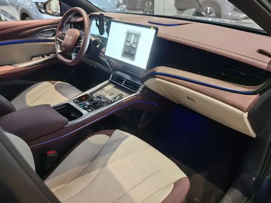 ختم 2023 DM-i 1.5L 121 كم طراز متميز