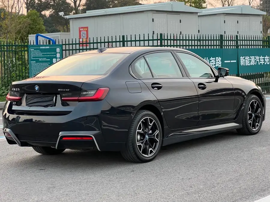 بي إم دبليو i3 2023 eDrive 40 L حزمة الليل