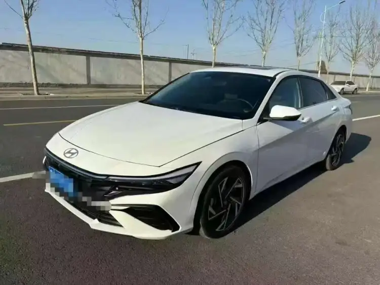 Elantra 2023 1.5L CVT LUX Premium Edition