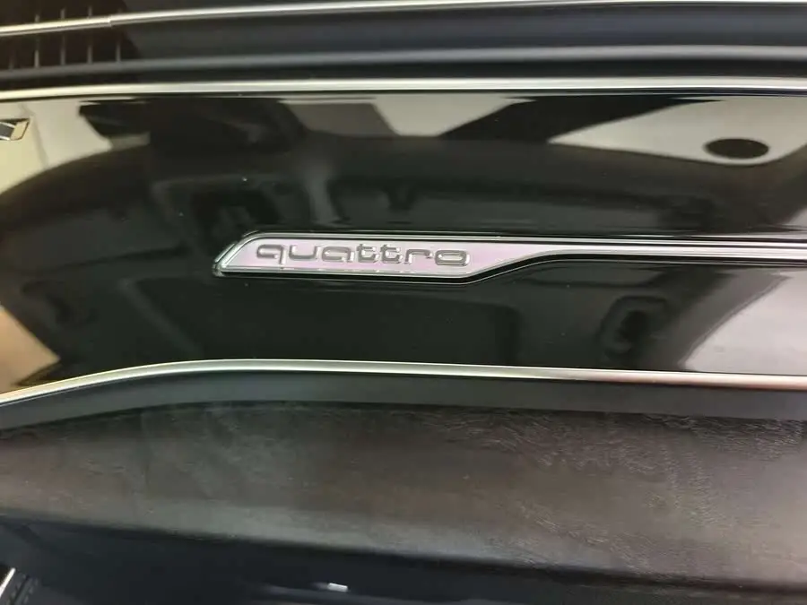 أودي Q8 2023 55 TFSI الطراز الفاخر الديناميكي