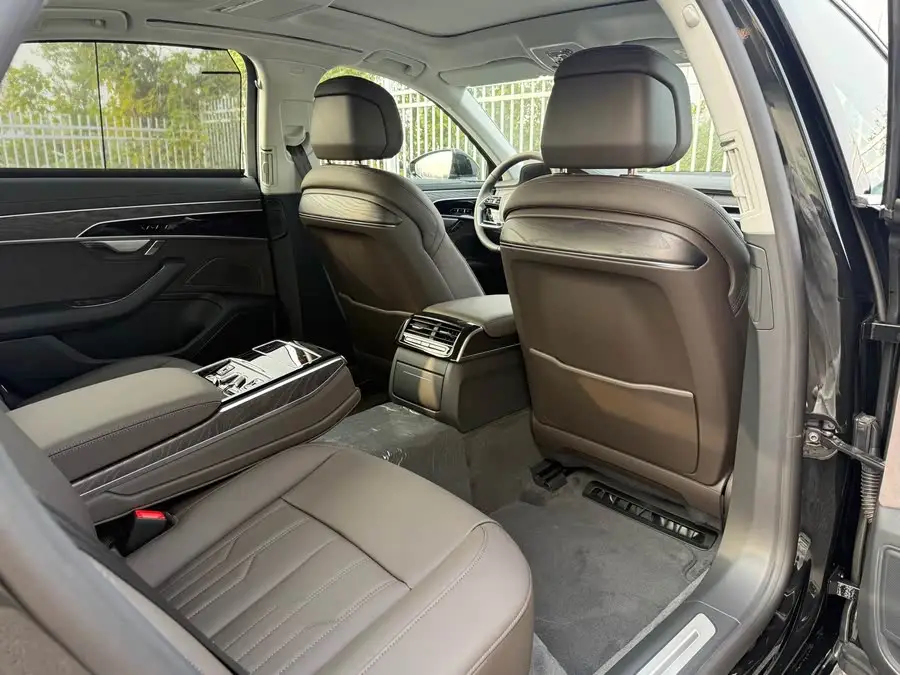 أودي A8 طراز 2025 A8L 45 TFSI كواترو فاخرة