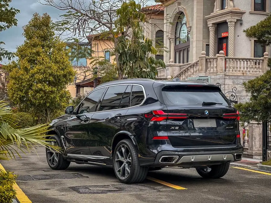 بي إم دبليو X5 2023 xDrive 30Li حزمة M الرياضية الفاخرة