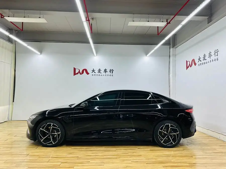 فقمة 2022 موديل 700 كيلومتر النسخة طويلة المدى بالدفع الخلفي