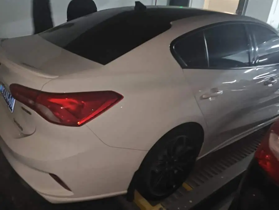 2021 فورد فوكس 3 أبواب إيكو بوست 180 أوتوماتيكي ST لاين