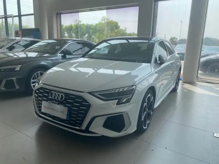 Audi A3 2023 Sportback 35 TFSI Luxury Sport Model