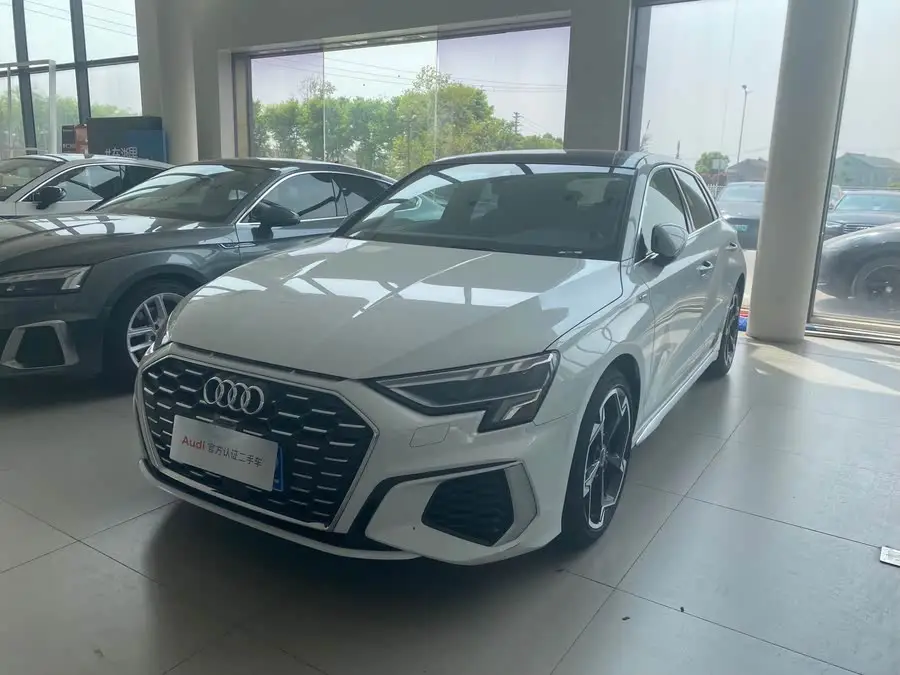 أودي A3 2023 سبورت باك 35 TFSI الطراز الرياضي الفاخر