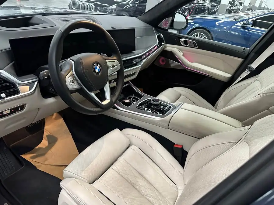 بي إم دبليو X7 2023 xDrive40i الطراز التنفيذي حزمة M الرياضية