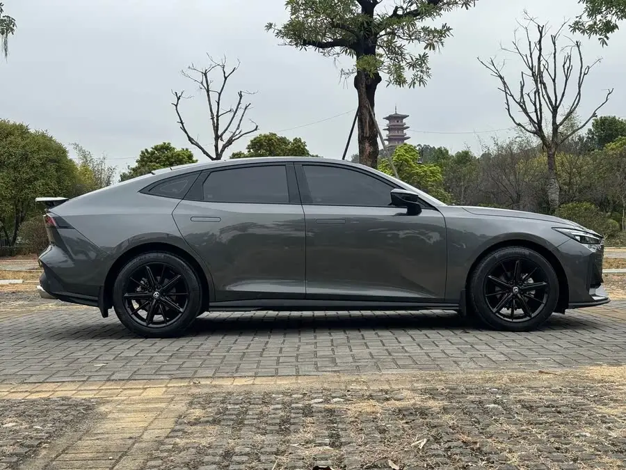 Changan UNI-V 2022 1.5T Premium