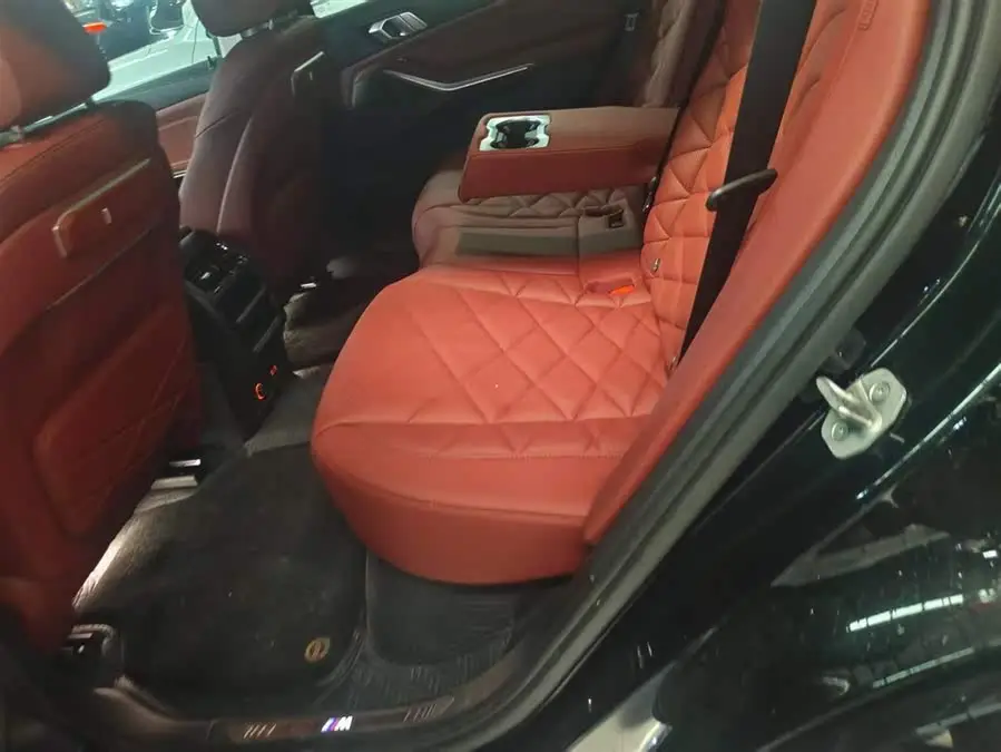 BMW X5 2023 xDrive 30Li M Sport Black Night Package