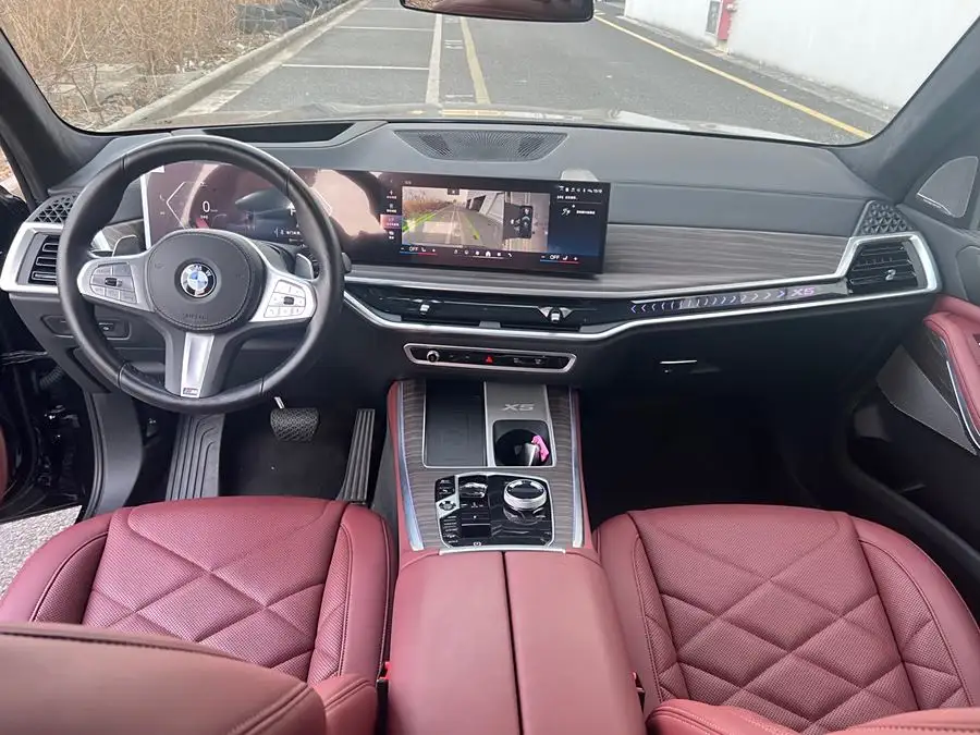 بي إم دبليو X5 2023 xDrive 40Li M حزمة الليل الرياضية