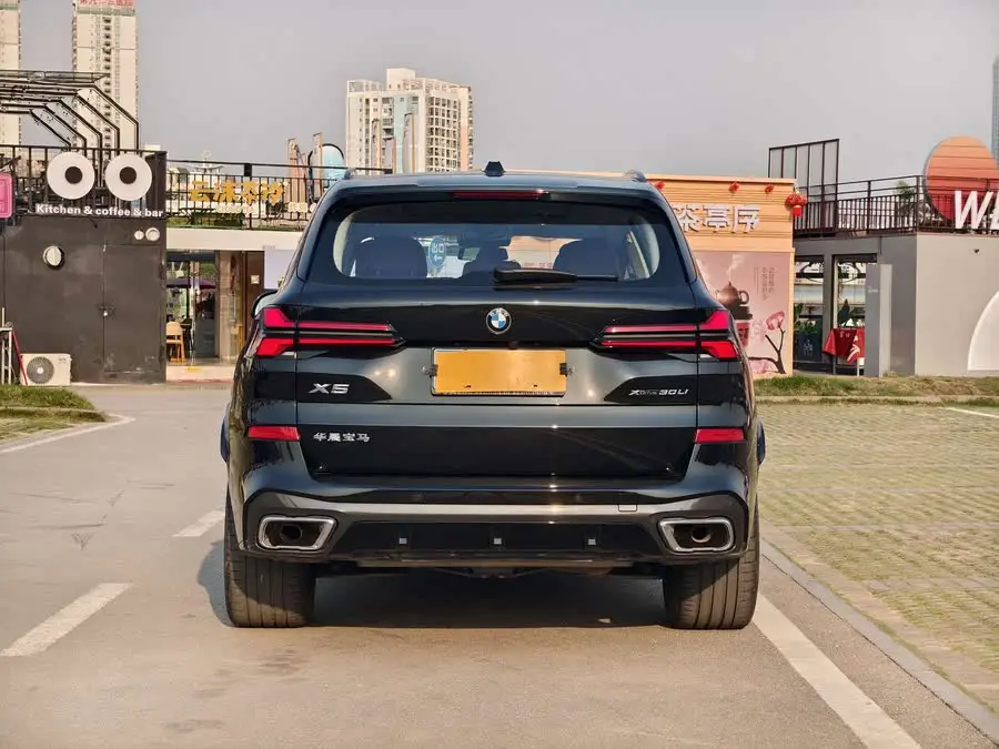 BMW X5 2023 xDrive 30Li Luxury M Sport Night Package