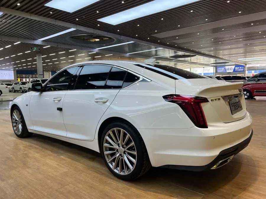 كاديلاك CT5 2022 28T المتميزة