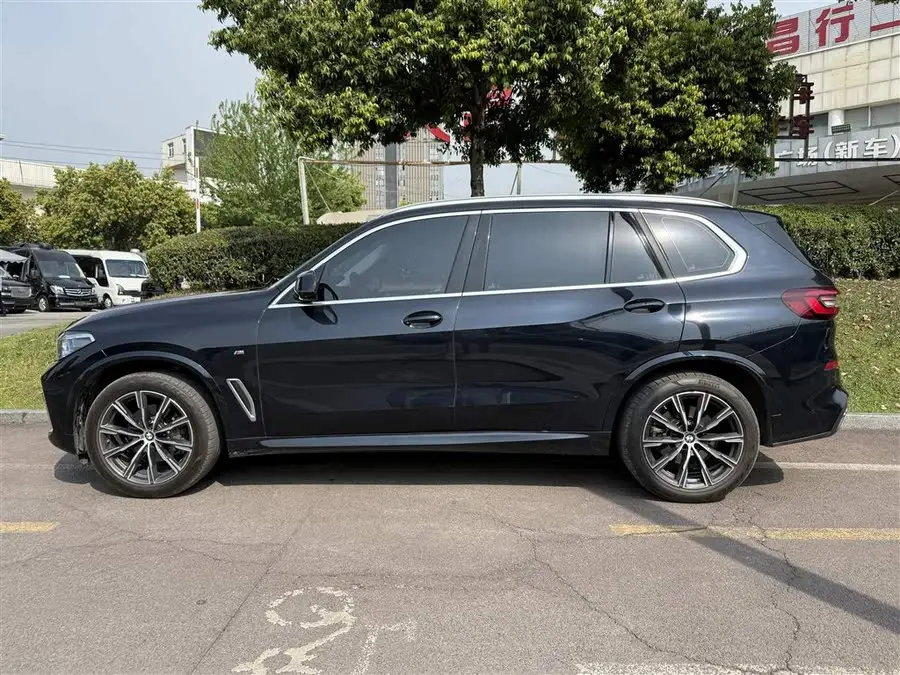بي إم دبليو X5 2022 xDrive 30Li حزمة M الرياضية الفاخرة