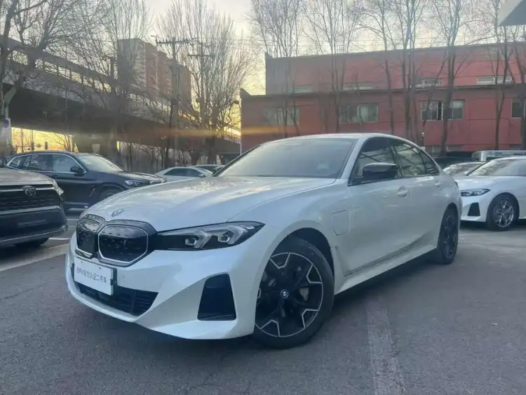 BMW i3 2024 eDrive 40 L Night Edition