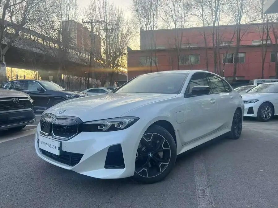 بي إم دبليو i3 2024 eDrive 40 L إصدار الليل