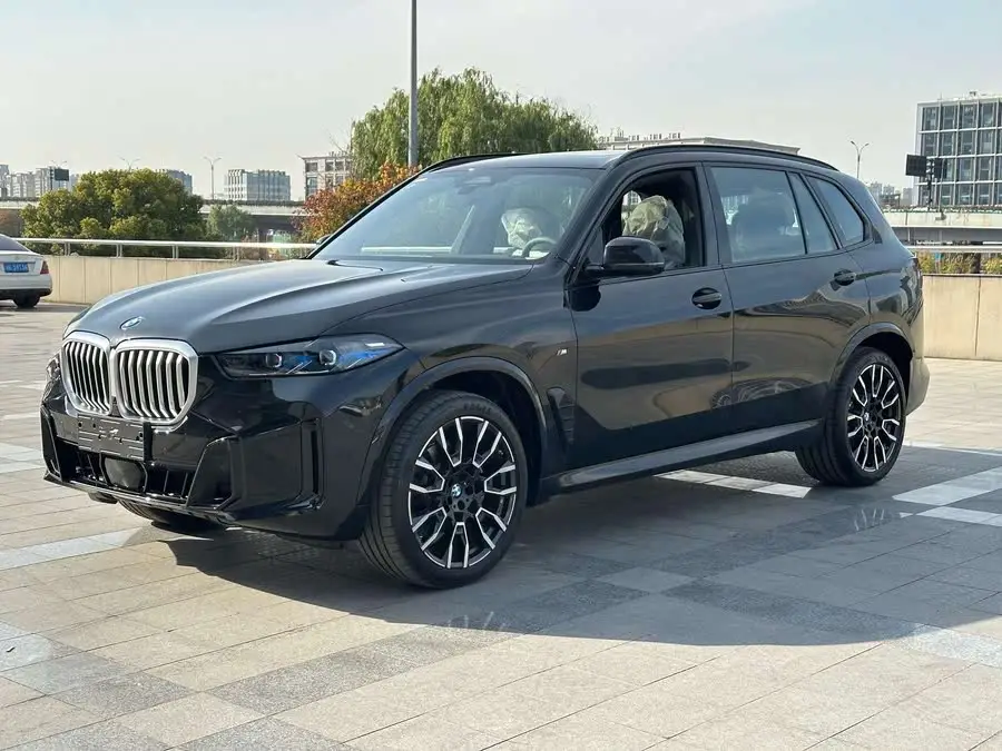 BMW X5 2023 xDrive 40Li M Sport Blackout Package