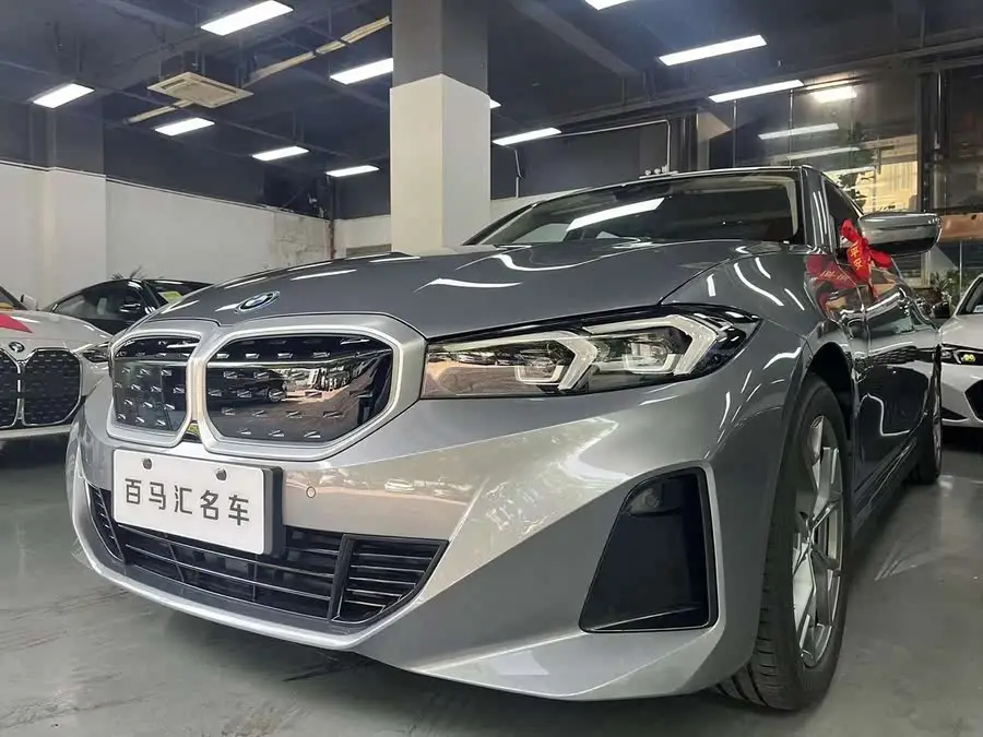 بي إم دبليو i3 2024 إصدارة eDrive 35 L