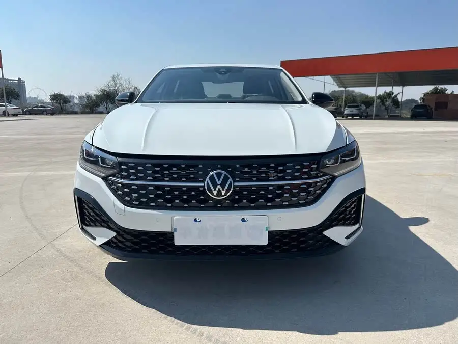 2023 لافيدا 300TSI DSG إصدار النجوم الأبدية