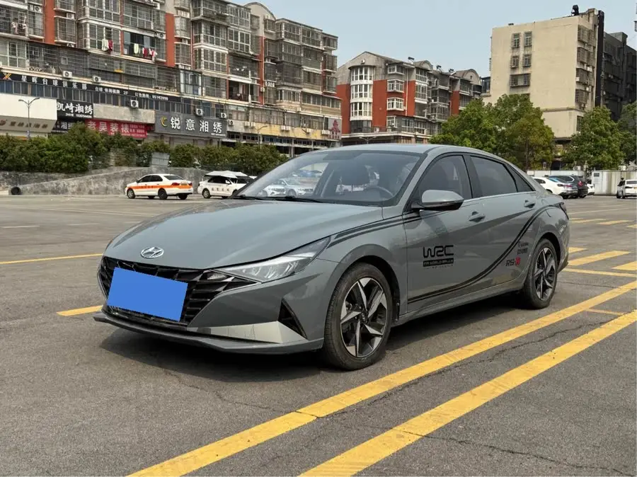 إلنترا 2022 1.5 لتر CVT LUX النسخة الفاخرة