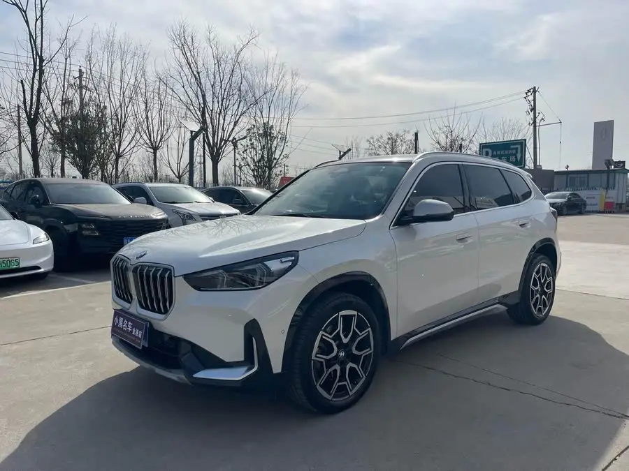 بي إم دبليو X1 2023 sDrive25Li حزمة تصميم X