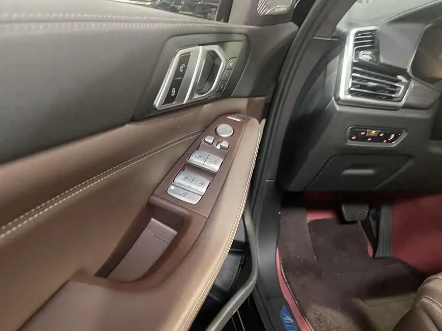 بي إم دبليو X5 2022 نموذج تحديث xDrive 40Li حزمة رياضية M