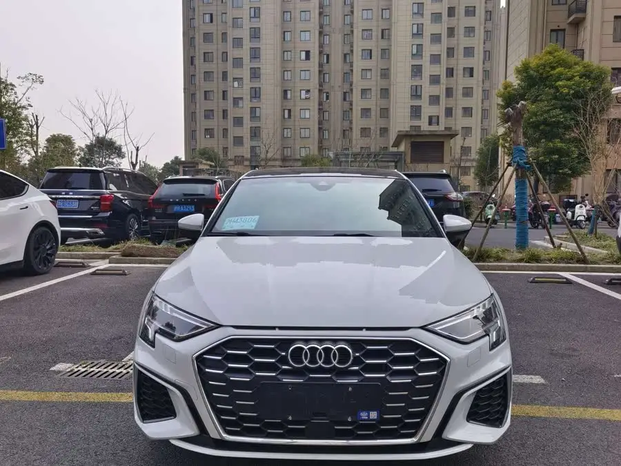 أودي A3 2024 A3L ليموزين 35 TFSI طراز رياضي أنيق