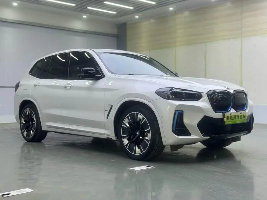 بي إم دبليو iX3 طراز 2022 إصدار القيادة