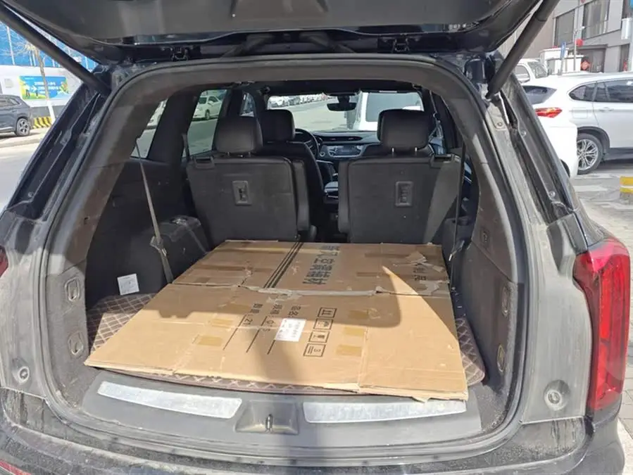 2021 كاديلاك XT6 28T فاخرة ذات ستة مقاعد ودفع رباعي