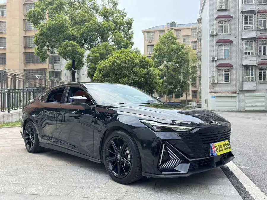 Changan UNI-V 2022 1.5T Smart Navigation Version