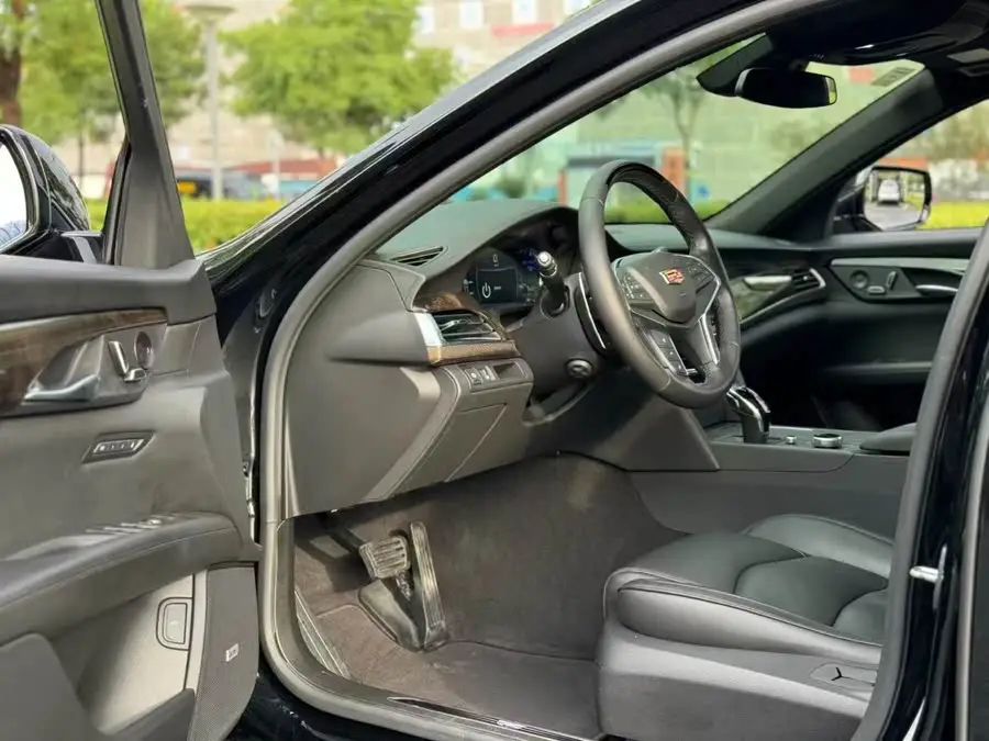 كاديلاك CT6 2021 28T الرائدة في نظام القيادة الفائقة