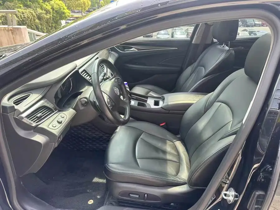 بيوك لاكروس 2022 652T الفاخرة