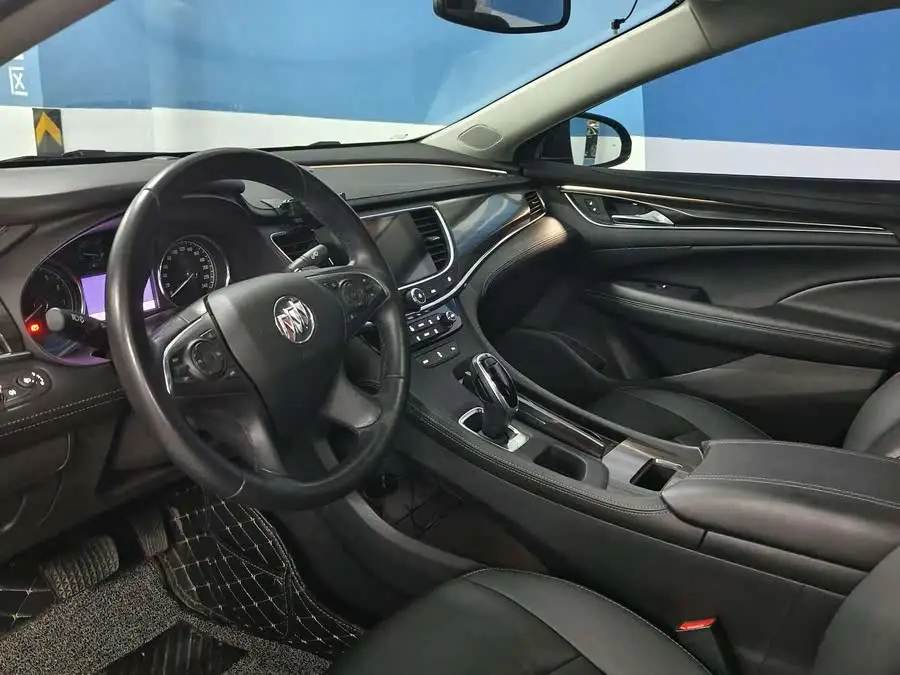 بيوك لاكروس 2022 652T فاخرة