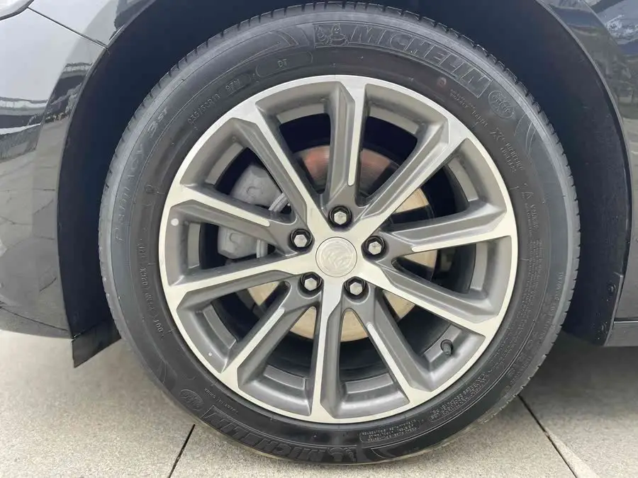 بيوك لاكروس 2022 652T الفاخرة