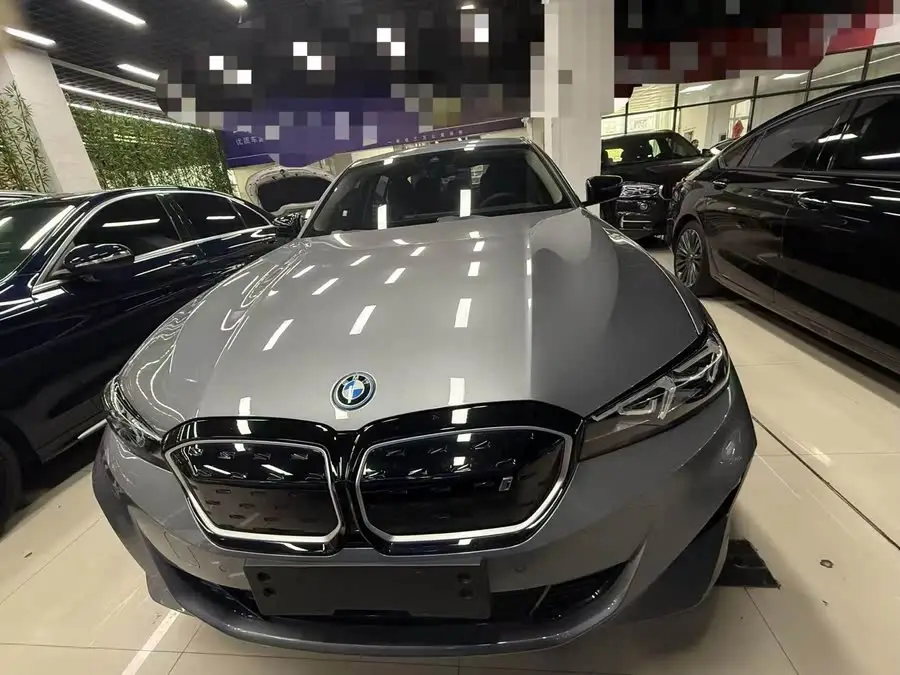 بي إم دبليو i3 2023 eDrive 40 L حزمة الرياضة الليلية