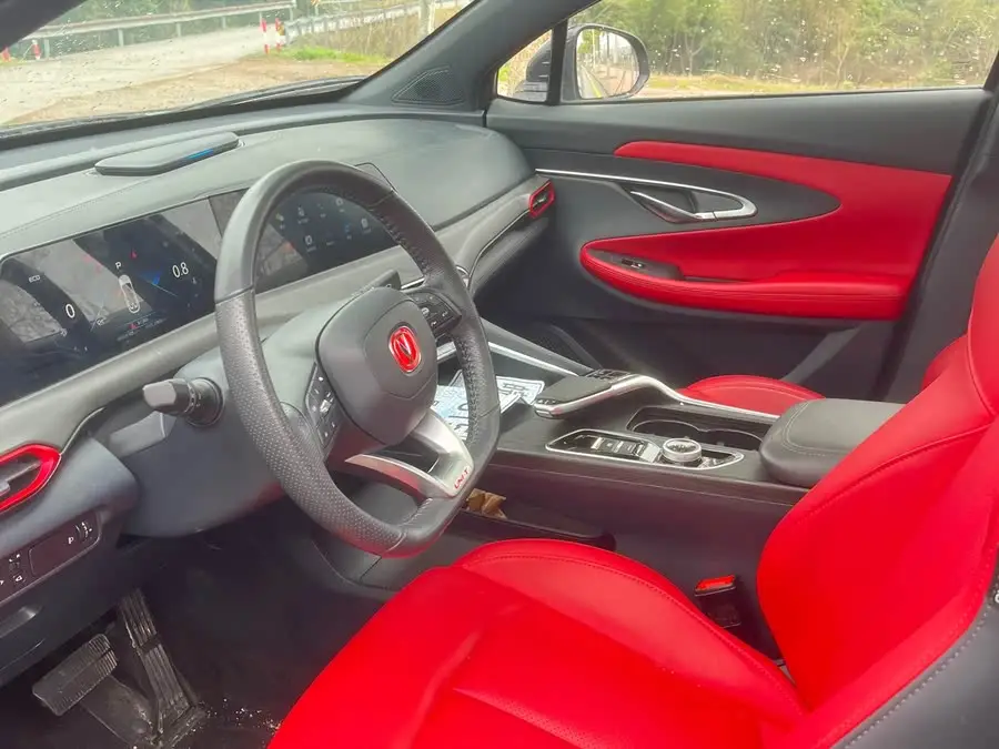 تشانغ آن UNI-T 2020 1.5T الطراز الرائد