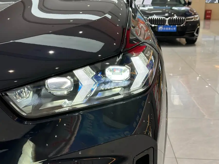 بي إم دبليو X5 2023 xDrive 40Li حزمة رياضية سوداء