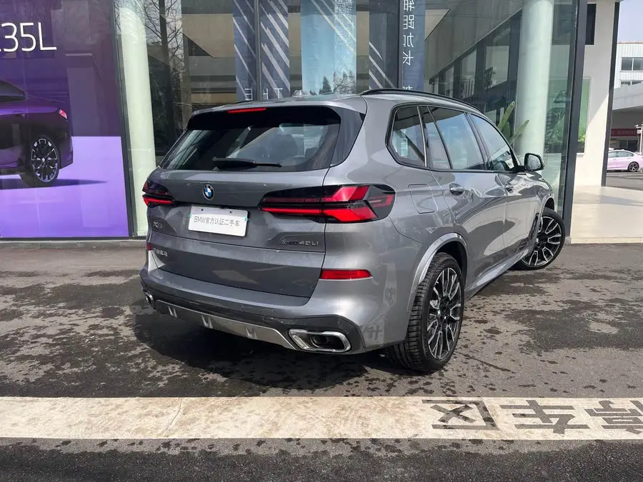 بي إم دبليو X5 2023 xDrive 40Li M حزمة رياضية سوداء