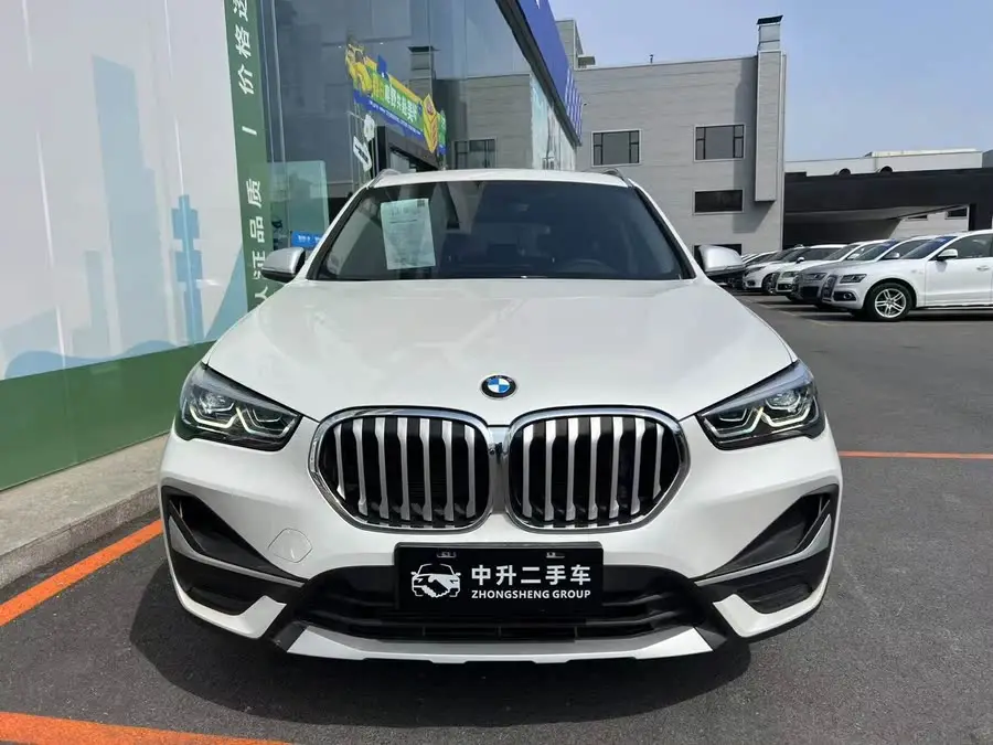 بي ام دبليو X1 2022 sDrive20Li طراز الأزياء