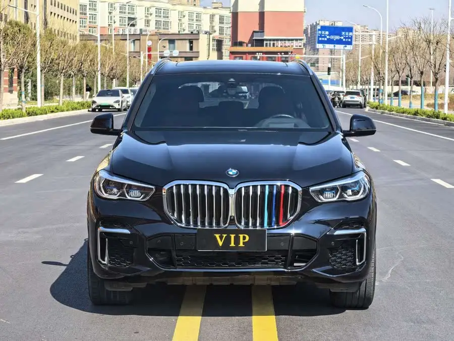 بي إم دبليو X5 2022 طراز مُعدل xDrive 40Li حزمة رياضية M