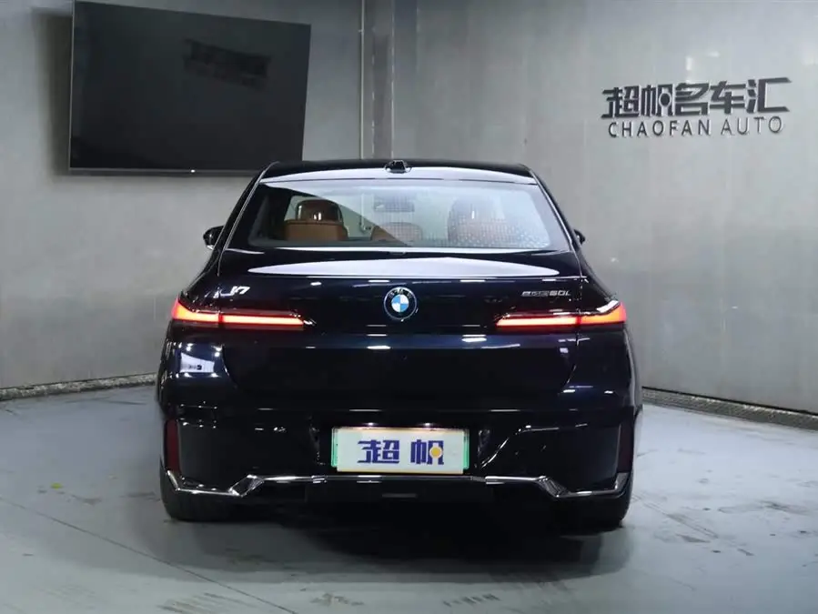 بي إم دبليو i7 2023 eDrive50L باقة M الرياضية الفاخرة