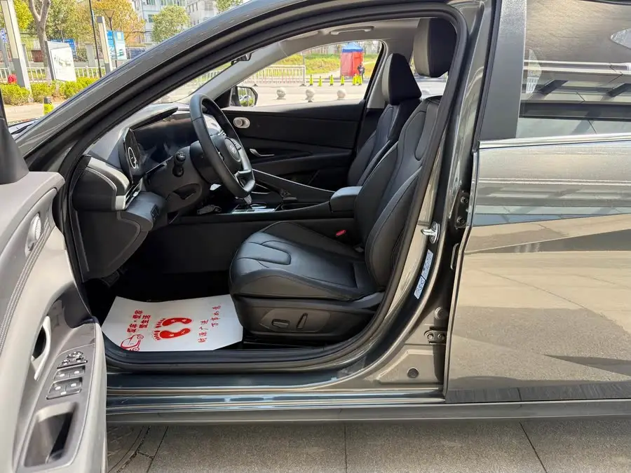 Elantra 2023 1.5L CVT LUX Premium Edition