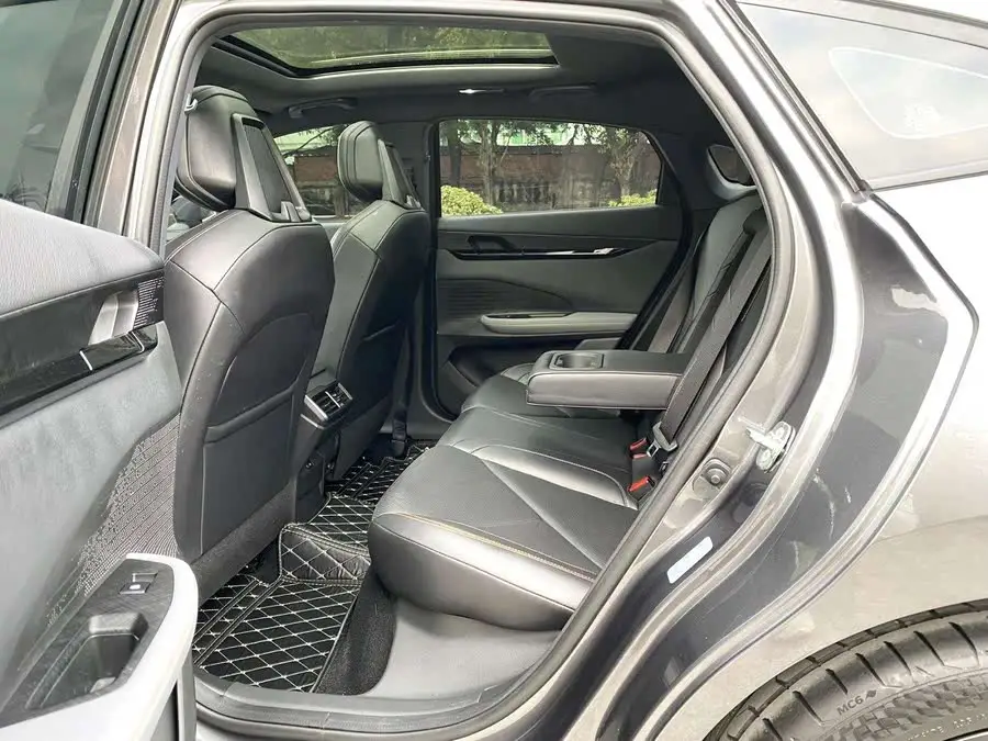 شانغهاي UNI-V 2022 1.5T البريميوم