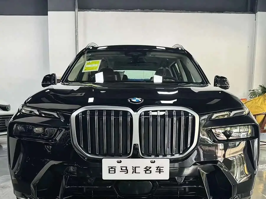 بي إم دبليو X7 2023 xDrive40i باقة M الرياضية