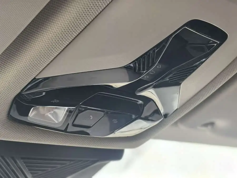 بي إم دبليو X1 2023 sDrive25Li حزمة تصميم X