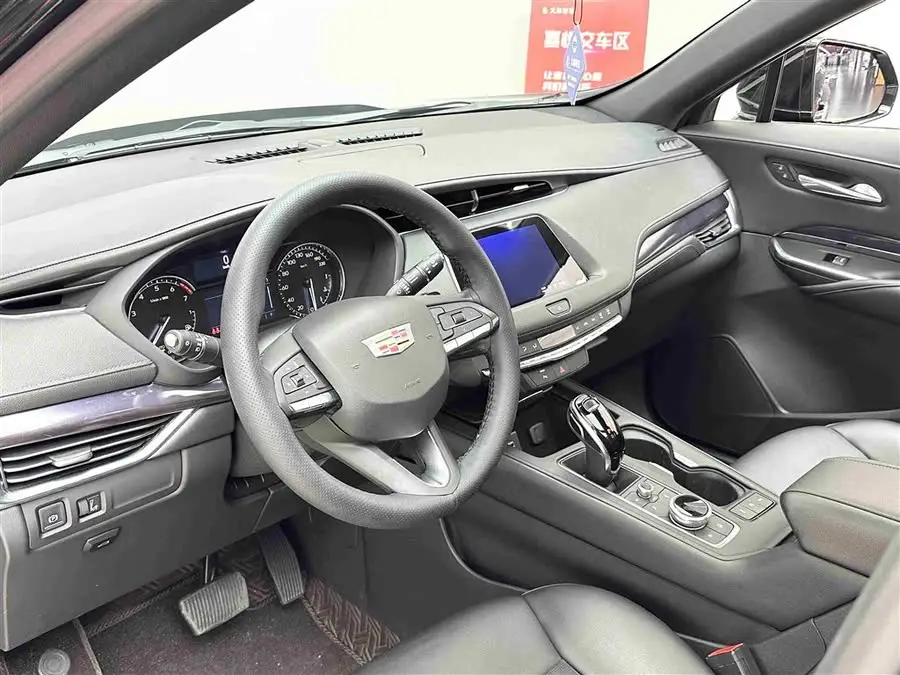 Cadillac XT4 2022 28T FWD Luxury