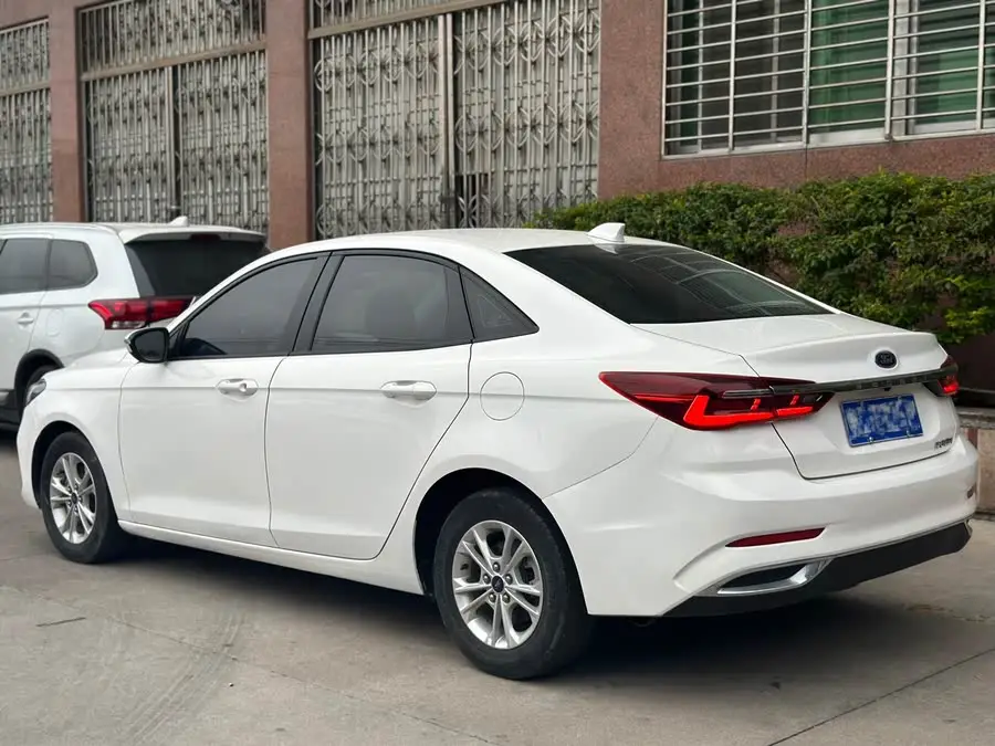 Ford Focus 2021 1.5L Automatic Golden Edition