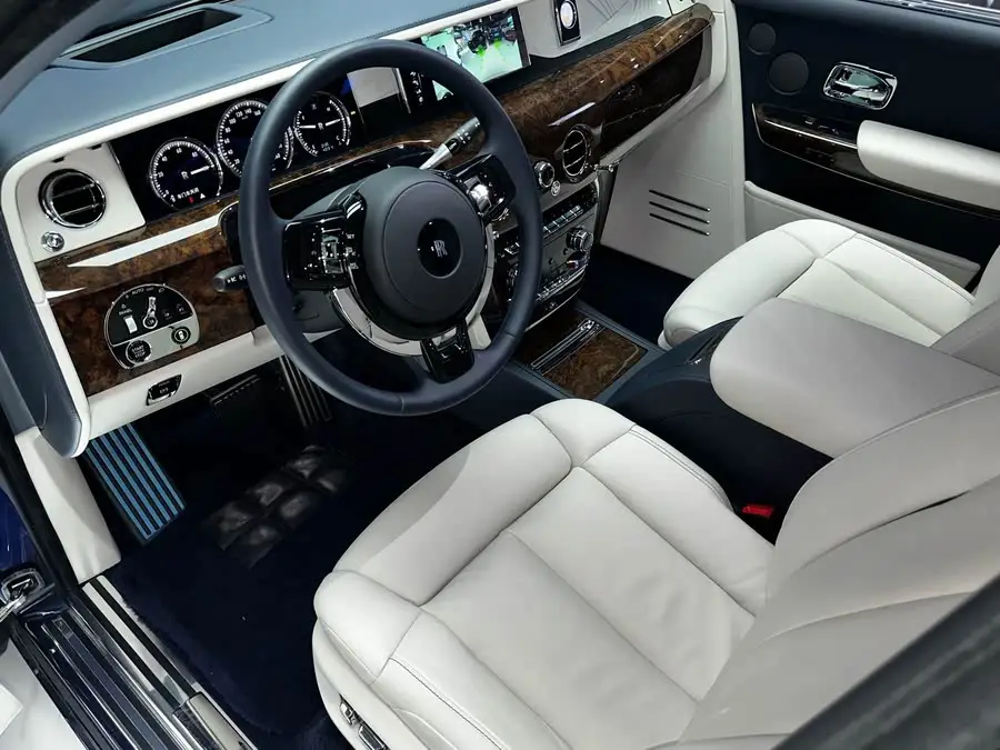 Phantom 2018 6.7T Long Wheelbase