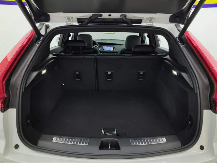 Cadillac XT4 2022 28T Luxury FWD